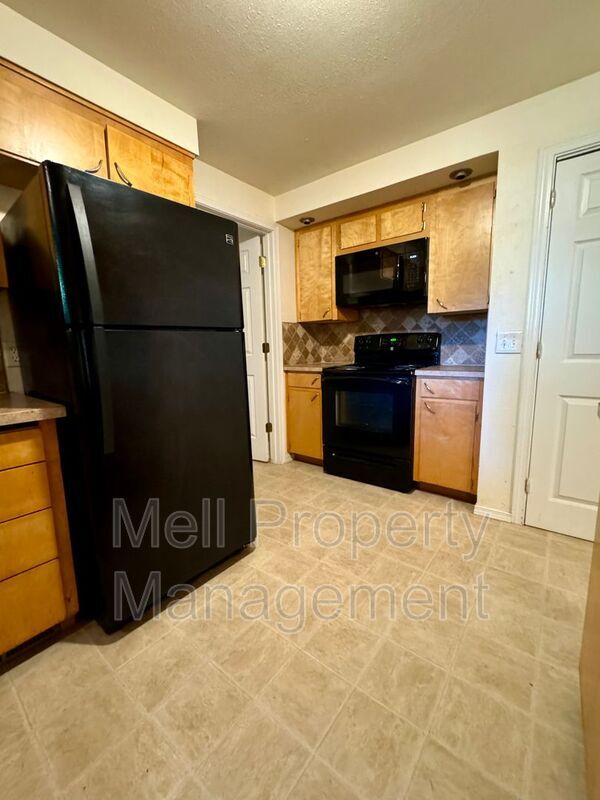 Foto del edificio - 7016 Husky Way SE