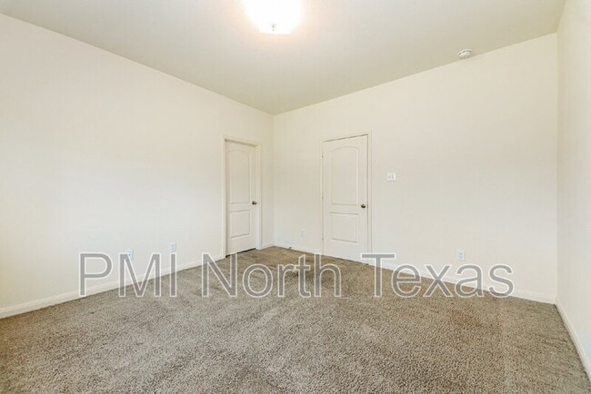 Building Photo - 330 Lavaca Dr
