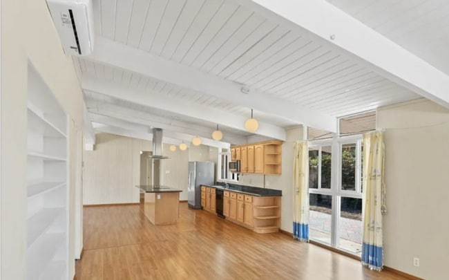 Building Photo - 2085 Sandalwood Ct