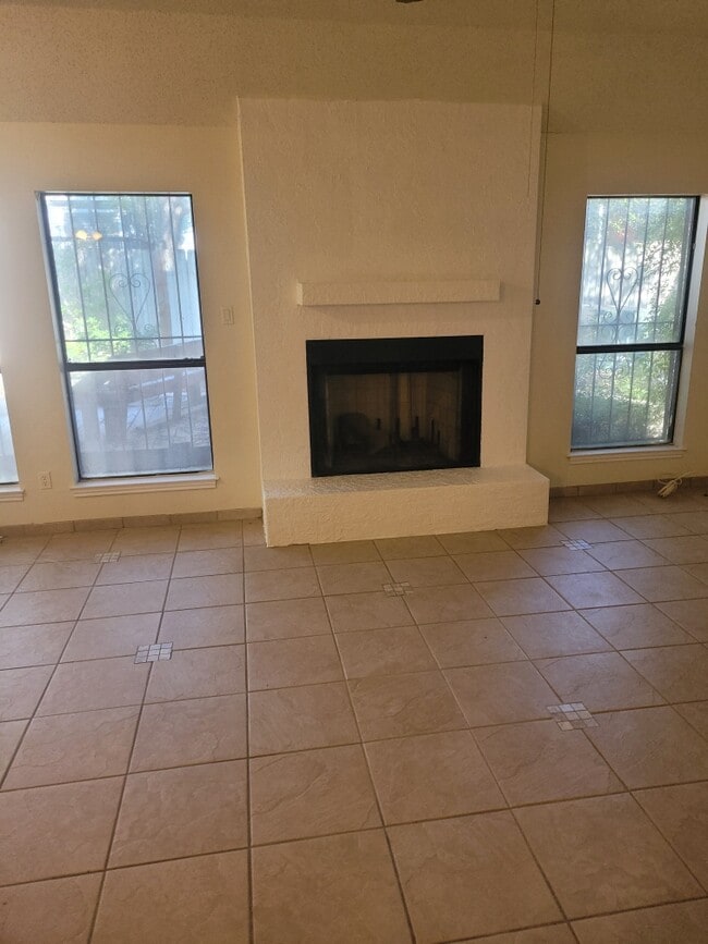 Building Photo - 17915 Summer Knoll Dr