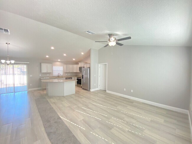 Building Photo - Beautiful  Home Citrus Springs - 4/2/2 Gre...