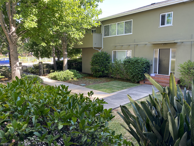 Building Photo - 1 br, 1 bath  - 440 Ravenswood Ave Apt 2