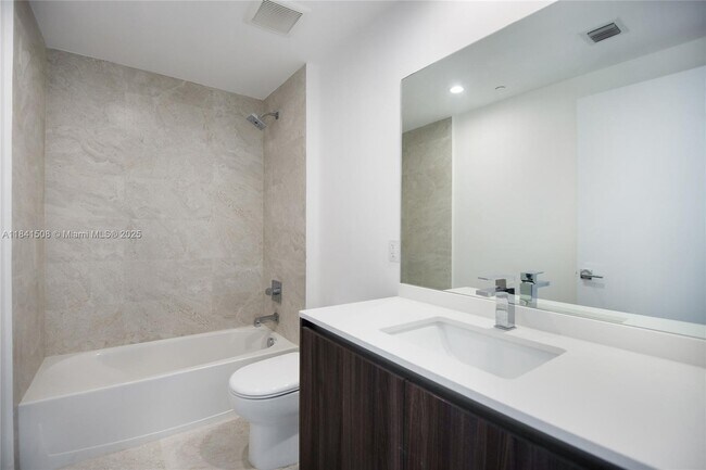 Foto del edificio - 488 NE 18th St