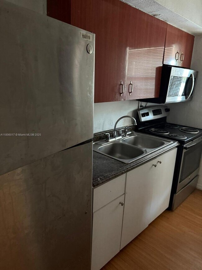 Foto del edificio - 2247 Simms St