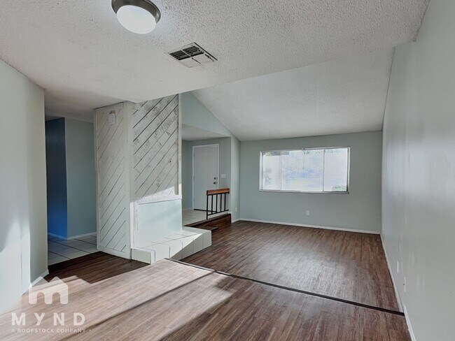 Foto del edificio - 1060 Huntington Ct