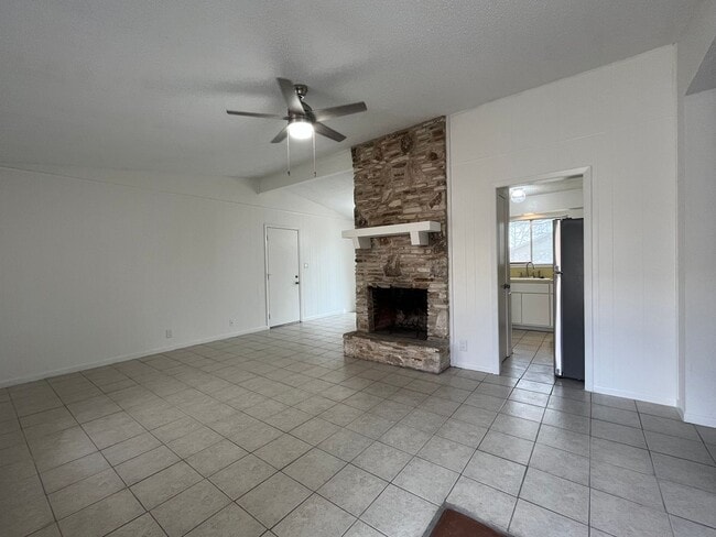 Building Photo - 12302 Willow Wild Dr