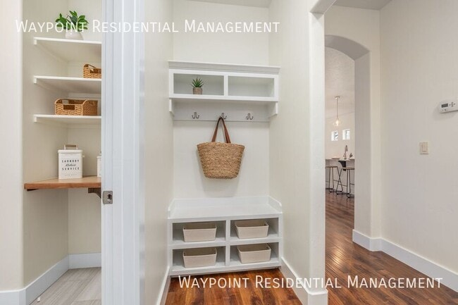 Building Photo - 2686 Vallin Ave N