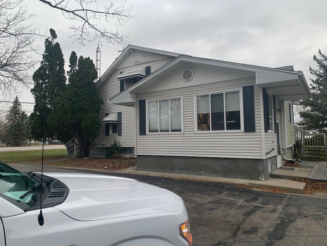 6098 Corunna Rd Unit 1, Flint, MI 48532 Apartments in Flint, MI