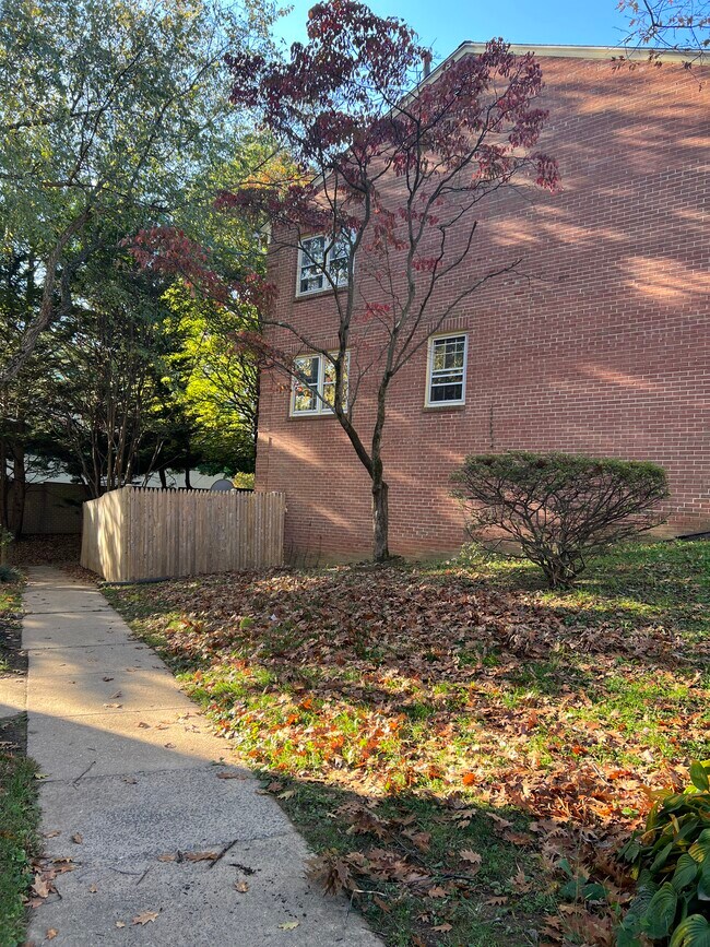 Building Photo - 2846 Lafora Ct