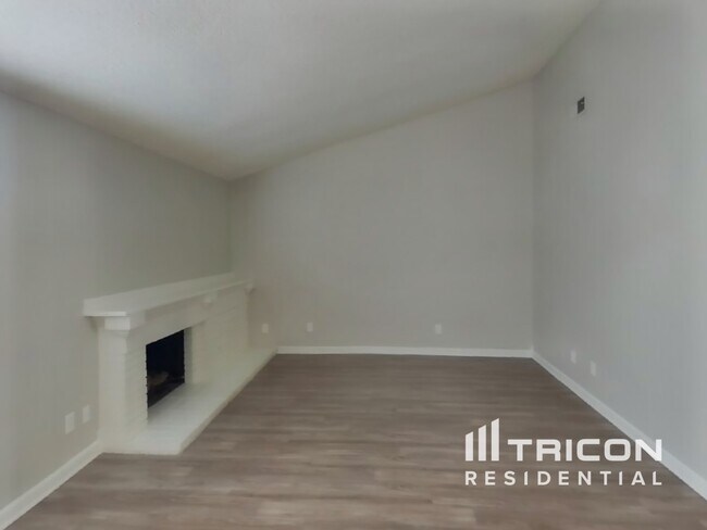Building Photo - 5262 Willowhaven Ave
