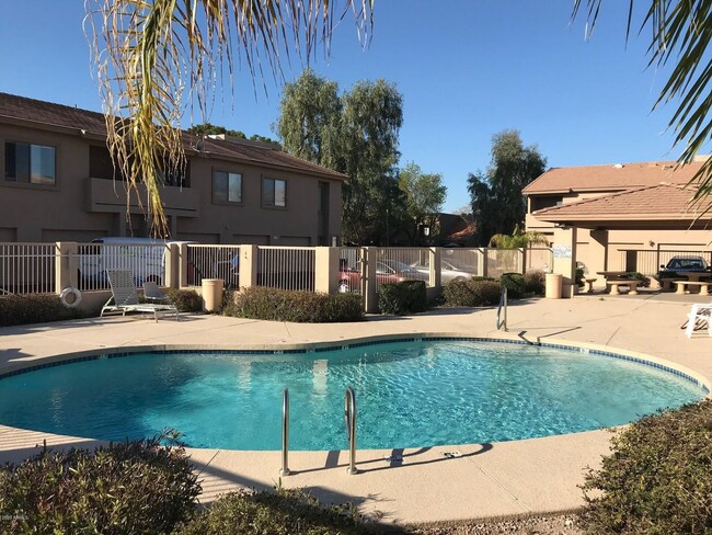 Building Photo - 2 bed / 2 Bath Townhouse in Mesa!