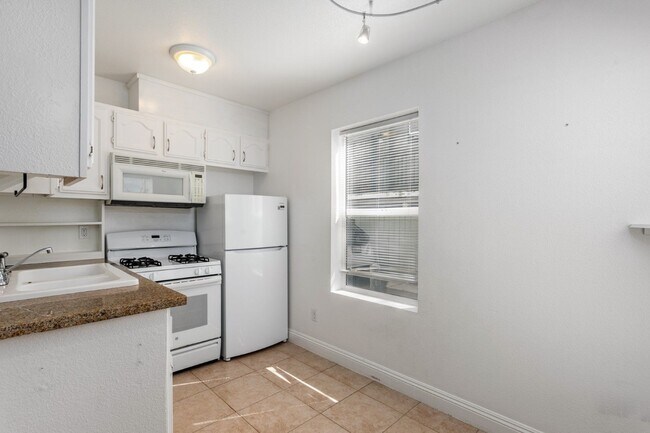 Foto del edificio - Remodeled 2 bed, 2 bath unit in Midtown