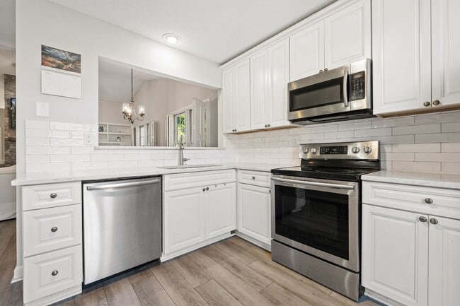 Building Photo - LOCATION!! Updated Townhome in Sought-Afte...