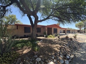 Building Photo - 5381 S Pin Oak Dr