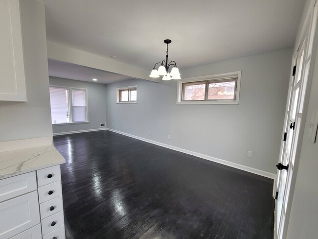 Building Photo - 2114 Glendora Dr