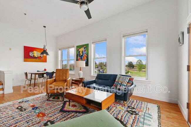Foto del edificio - 401 Mason Ct