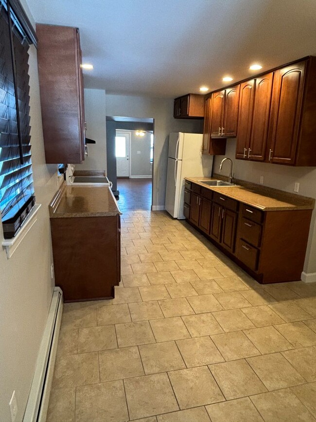 Building Photo - Classy 3 Bedroom Home in Emmaus
