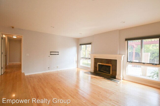 Building Photo - 3 br, 3 bath House - 10746 Linda Vista Dr