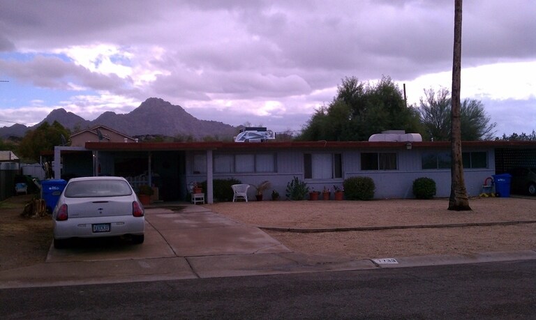 Primary Photo - 4 Units