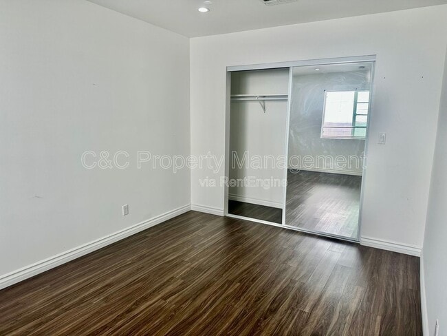 Building Photo - 7053 Lindley Ave