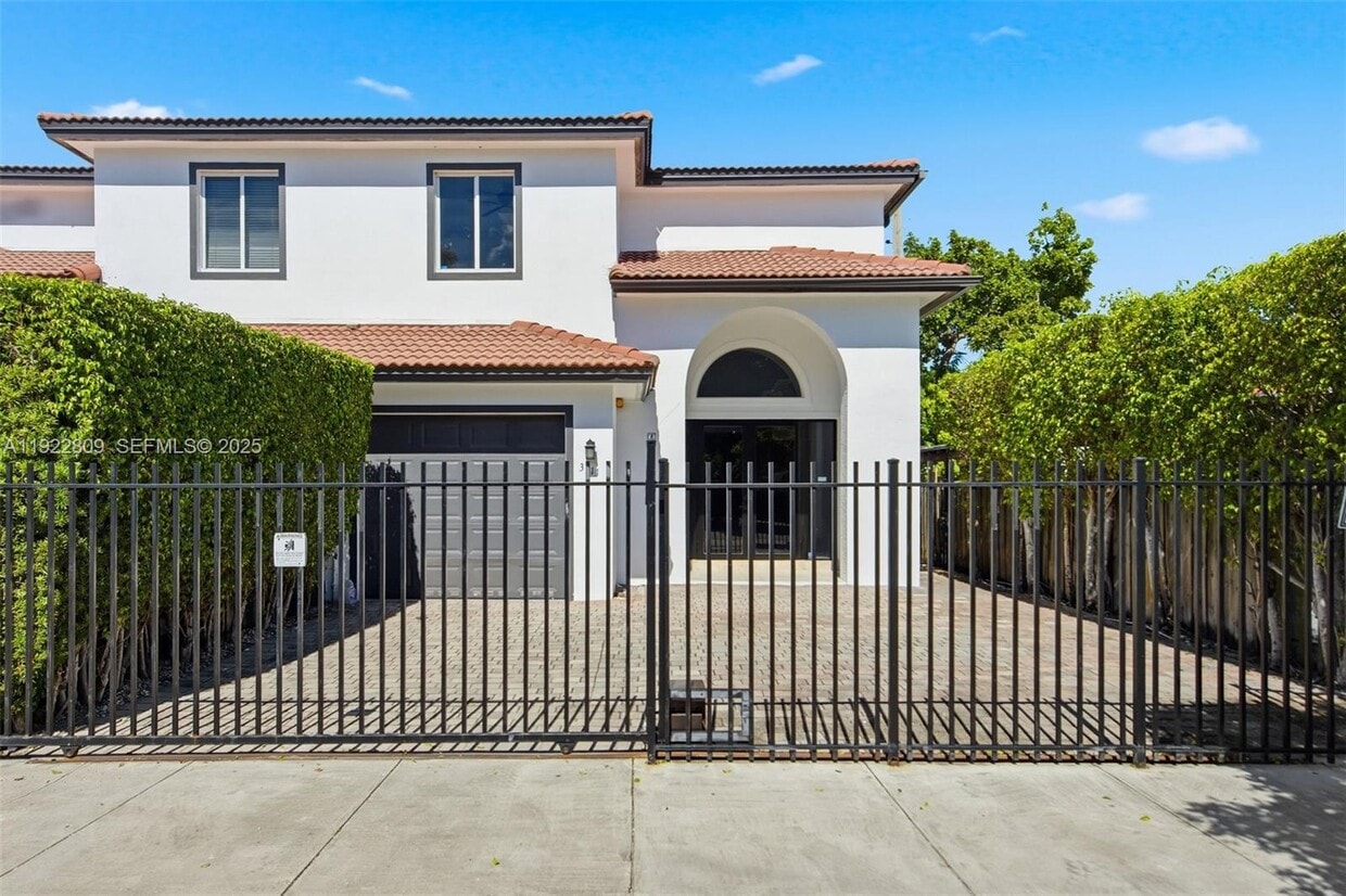 Foto principal - 3111 SW 12th St