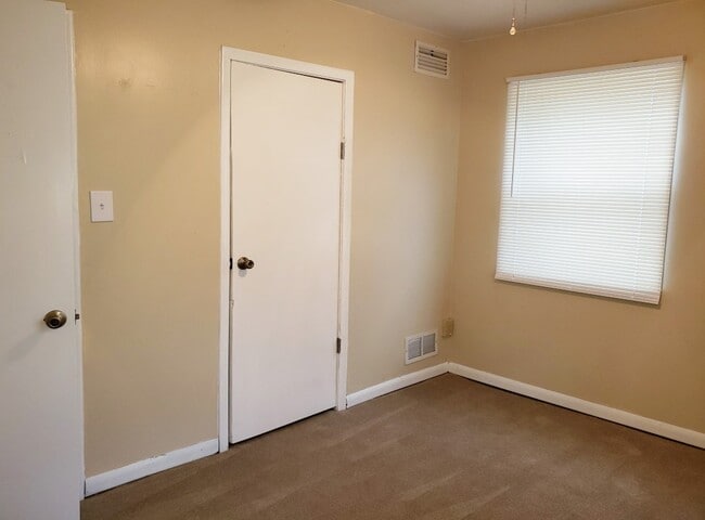 Building Photo - 2803 Normandy Rd