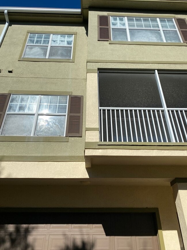 Building Photo - Beautiful 2 bedroom, 2.5 bath Condo in the...