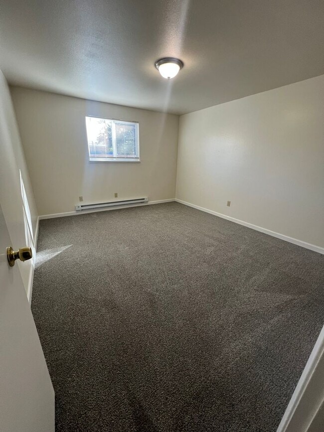 Foto del edificio - One Bedroom, One Bathroom Downstairs Apart...