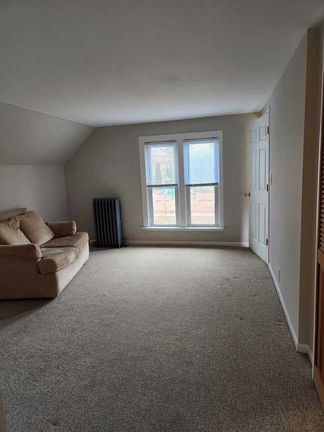 Building Photo - 321 W Eighth St