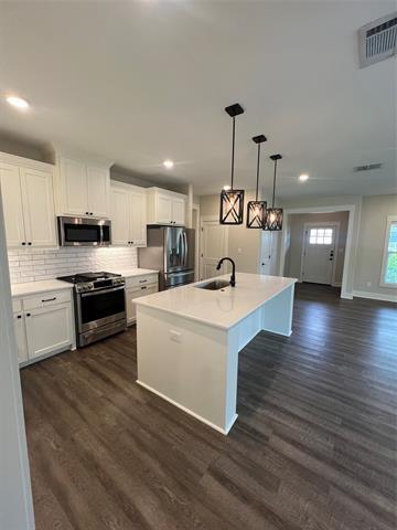 Foto del edificio - 412 Carneros Dr