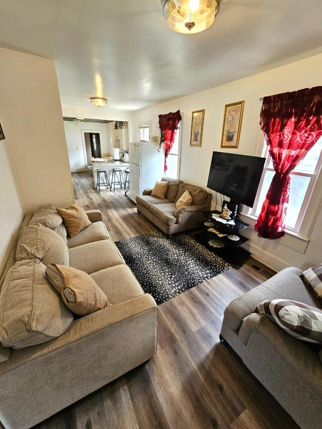 Foto del edificio - 454 S Des Plaines St