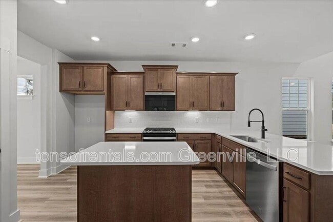 Building Photo - 507 Ml Pk Wy