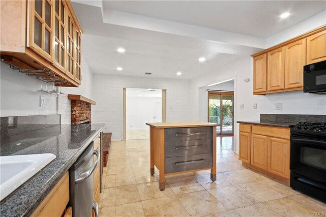 Building Photo - 510 S Sparks St