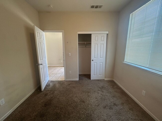 Building Photo - 518 Samuel Way