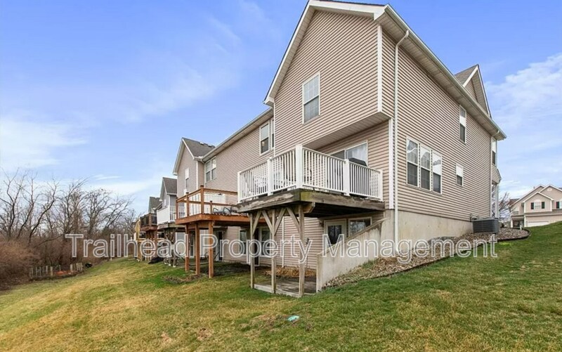 Building Photo - 9721 N Lewis Ave