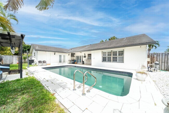 Building Photo - 7354 NW 49th Ct