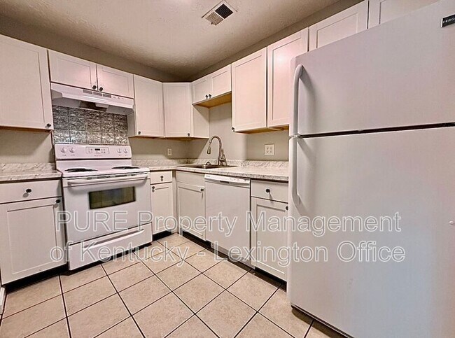 Foto del edificio - 348 Redding Rd