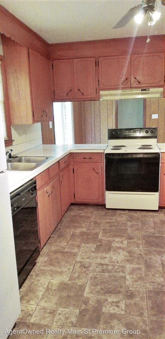 Building Photo - 3 br, 2 bath House - 304 Corey Blvd