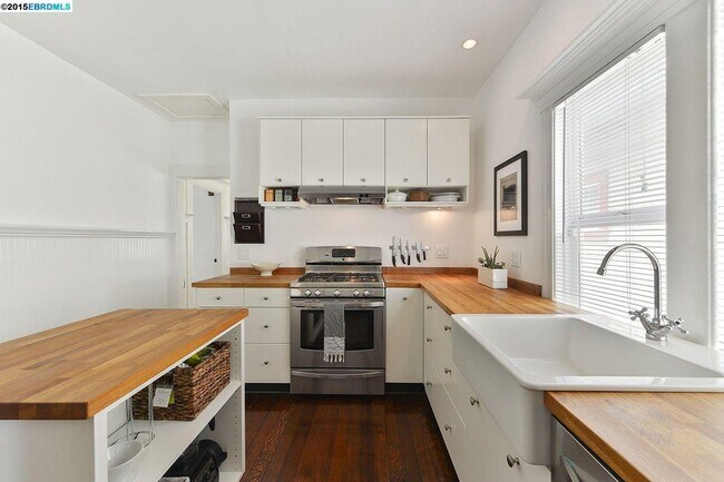 Building Photo - 2914 Chestnut Street