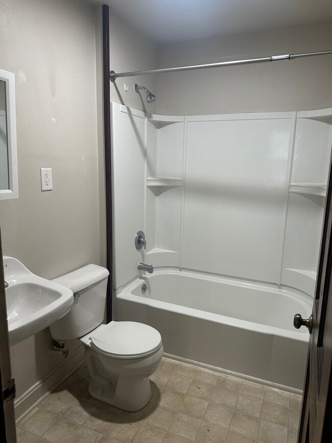 Building Photo - 1914 Garfield Ave