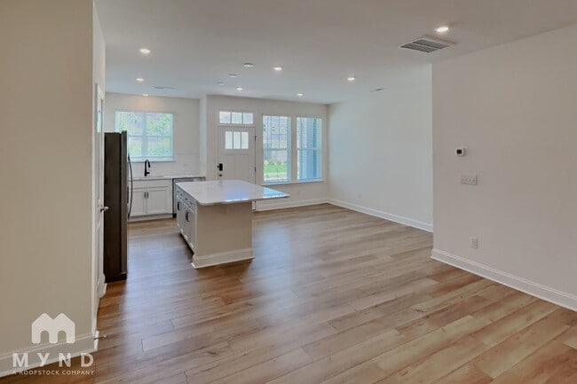 Building Photo - 1518 Cedar Tree Dr