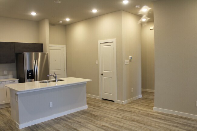 Foto del edificio - 2432 Freshwater Ln