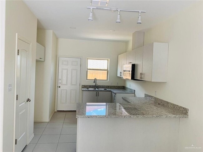 Building Photo - 15 S Athol St