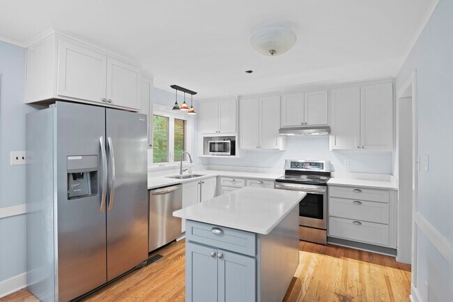 Building Photo - Nestled in Colonial Heights Neighborhood C...