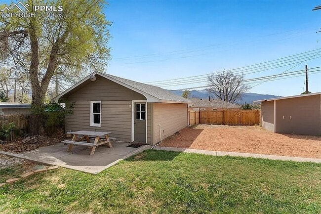 Foto del edificio - 1638 N Foote Ave