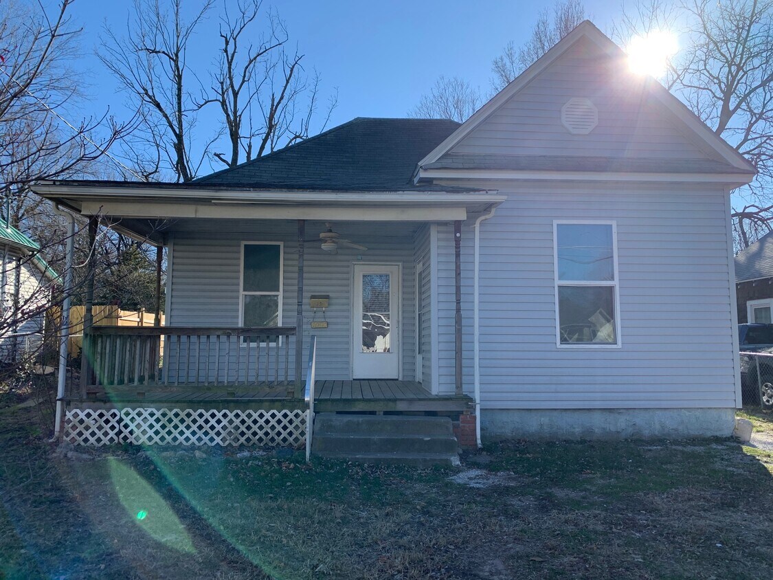 1050 W Mt Vernon St, Springfield, MO 65806 House Rental in