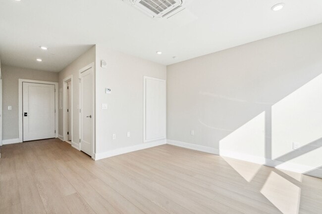 Interior Photo - The Lyle on Broad