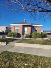 Building Photo - 401 18th St