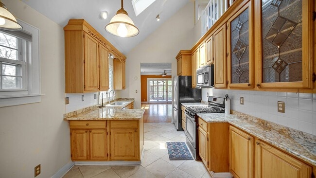 Foto del edificio - Miller Beach Living – Walk to the Lake!