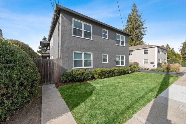 Building Photo - 934 Oak Ln